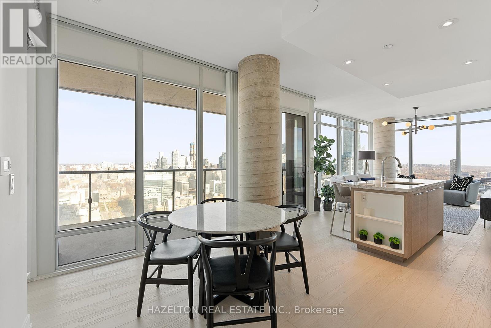 Photo 2 of 3402 488 University Avenue, Toronto ON