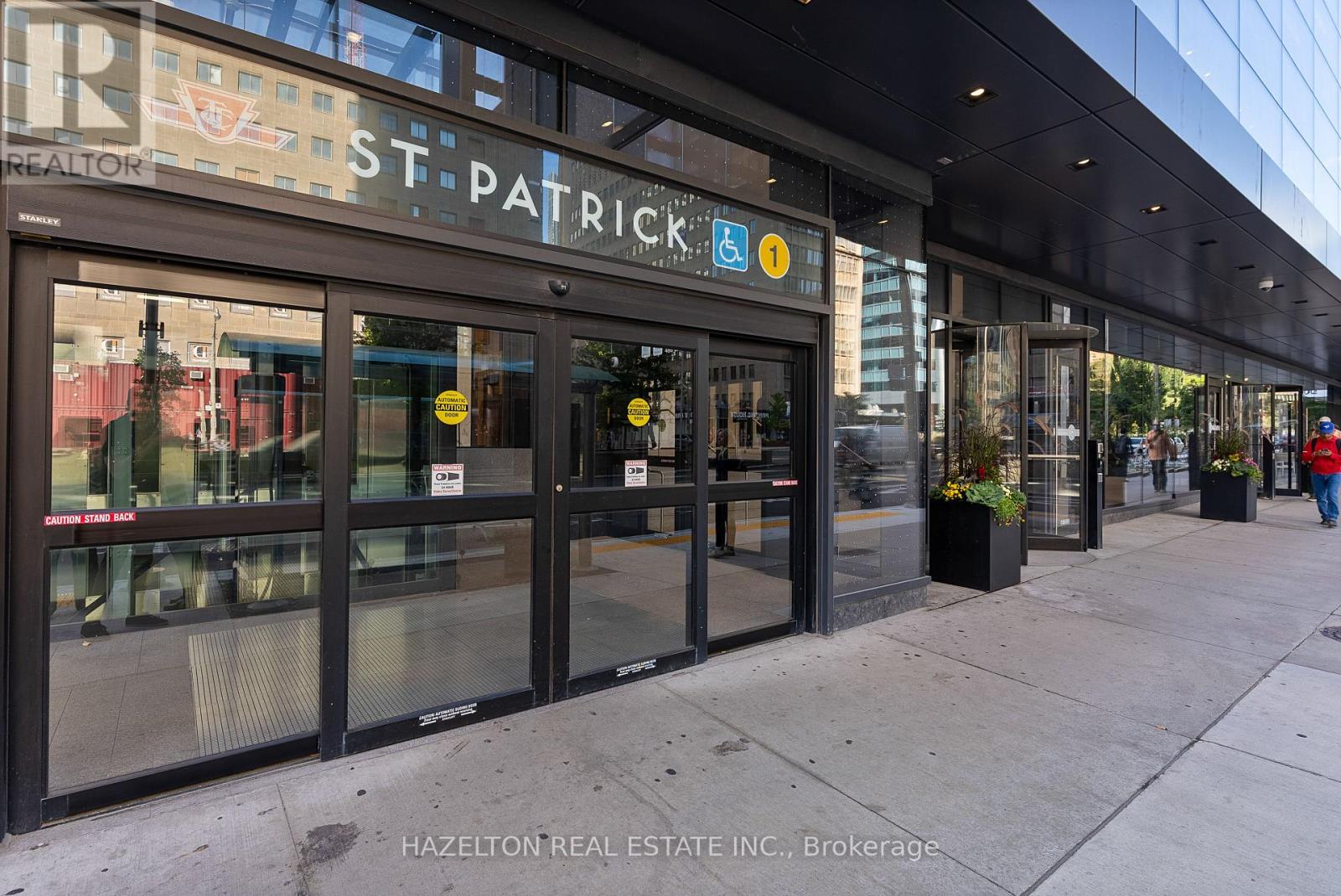 Photo 26 of 3402 488 University Avenue, Toronto ON
