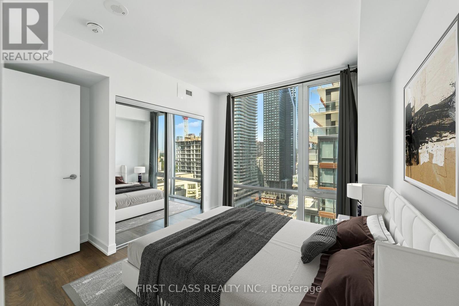 Photo 2 of 1802 501 Yonge Street, Toronto ON