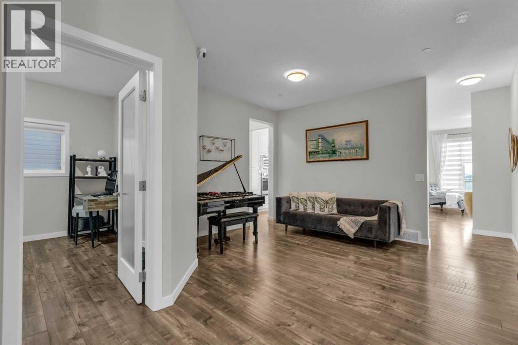 Photo 5 of 240 Lucas Crescent Nw, Calgary AB