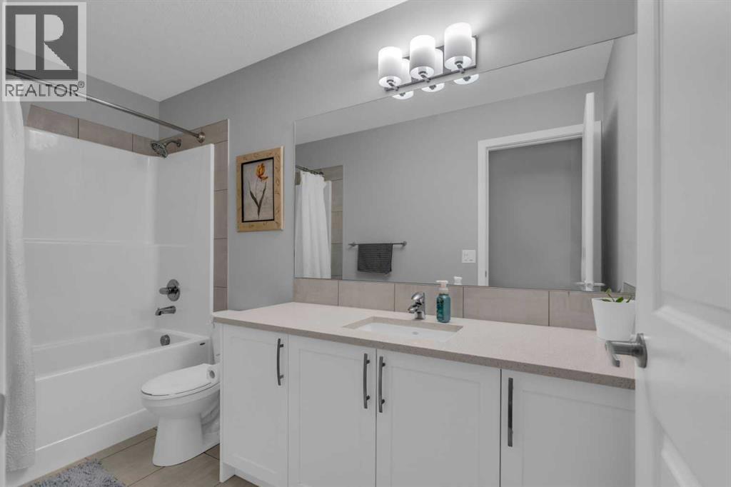 Photo 34 of 240 Lucas Crescent Nw, Calgary AB