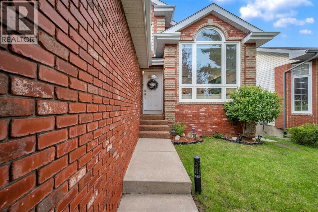 Single Family House for Sale in  Citadel Park NW Citadel Calgary 