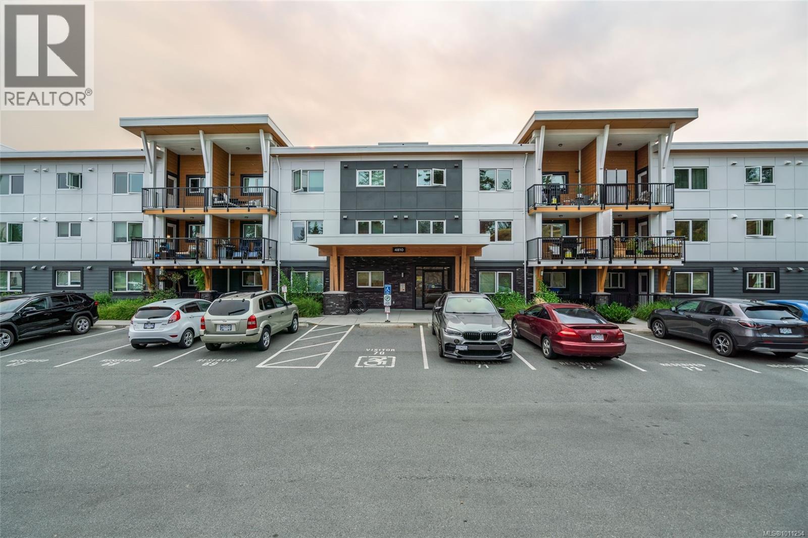 Photo 1 of 309 4810 Cedar Ridge Pl, Nanaimo BC