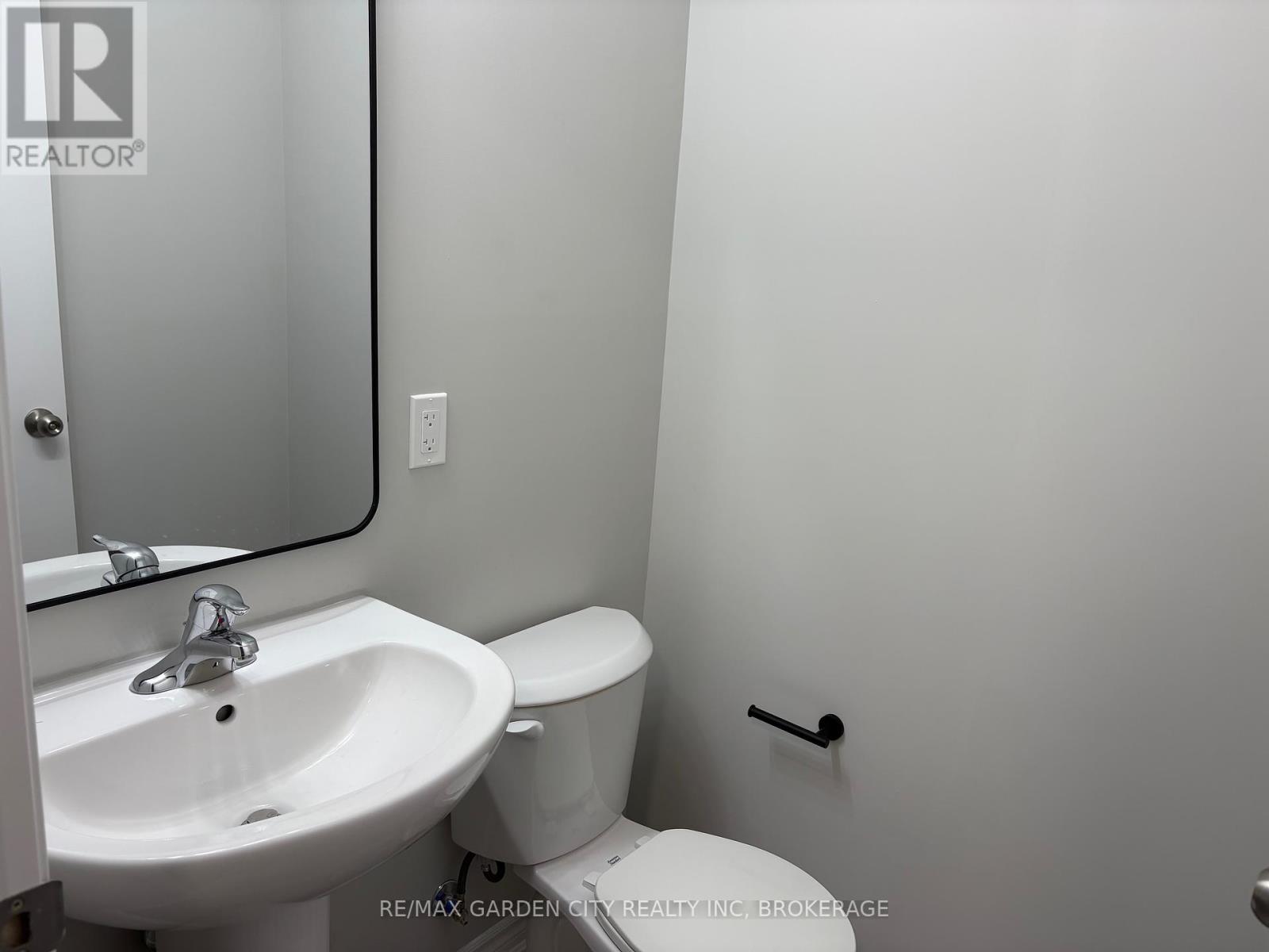 Photo 12 of Main 75 Superior Street, Welland ON