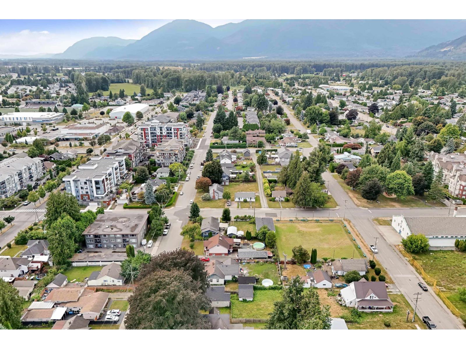 Photo 6 of 45719 Kipp Avenue Chilliwack Proper West, Chilliwack BC