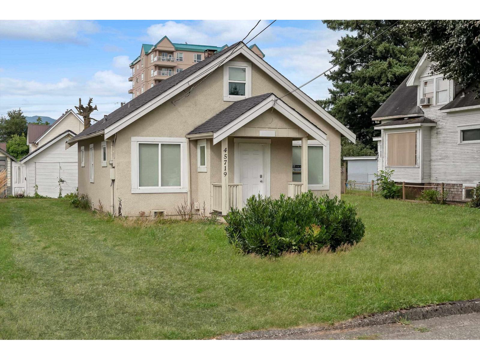 Photo 1 of 45719 Kipp Avenue Chilliwack Proper West, Chilliwack BC