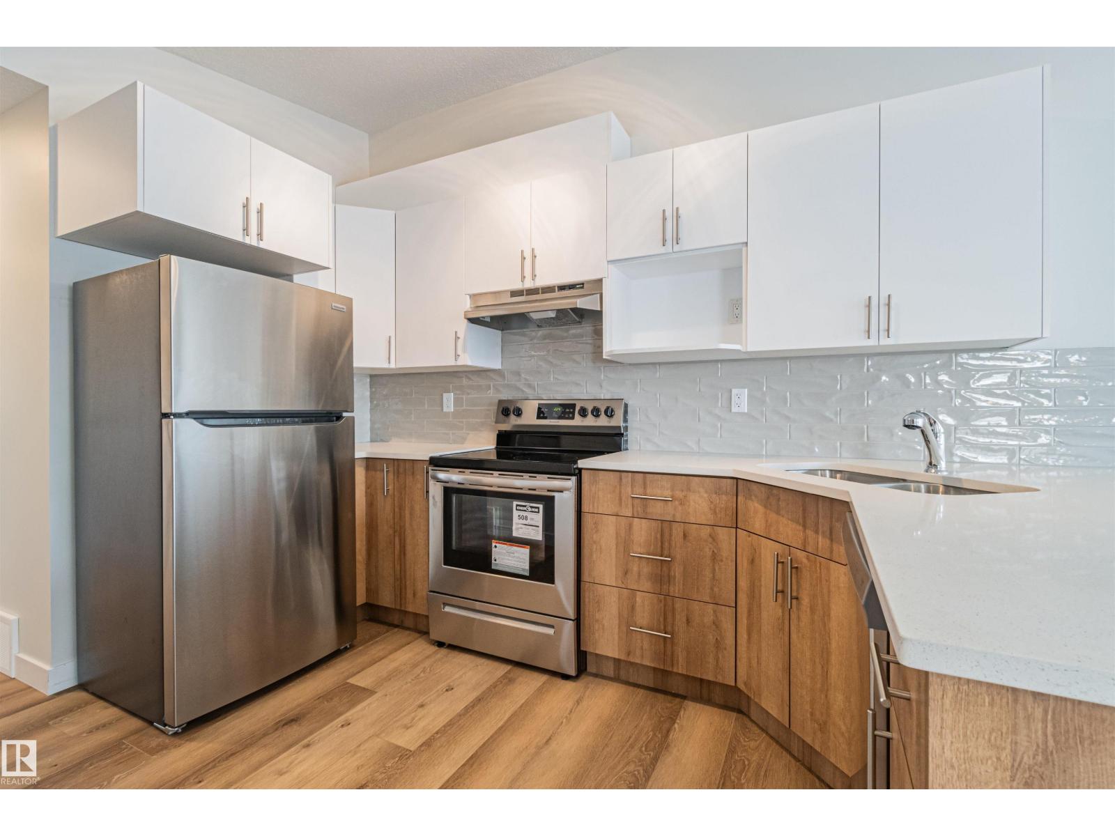 Photo 10 of 12125 88 St Nw, Edmonton AB