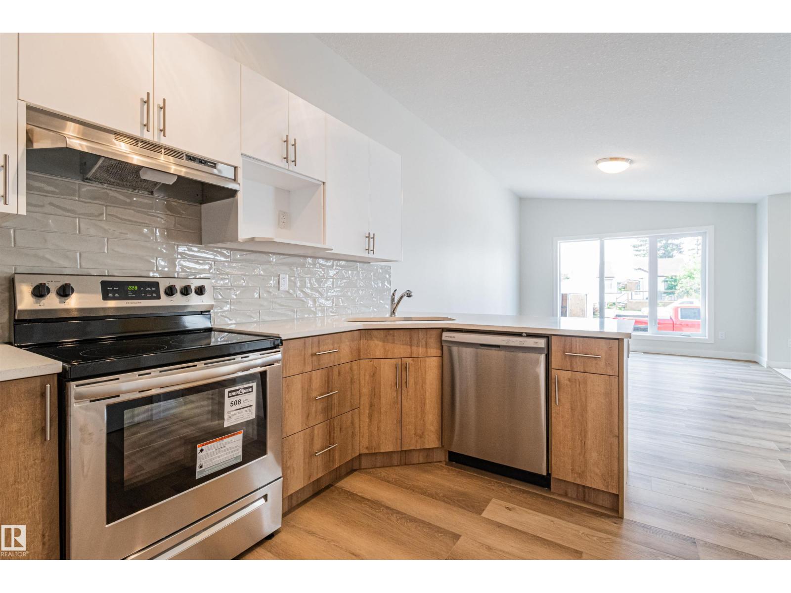 Photo 11 of 12125 88 St Nw, Edmonton AB