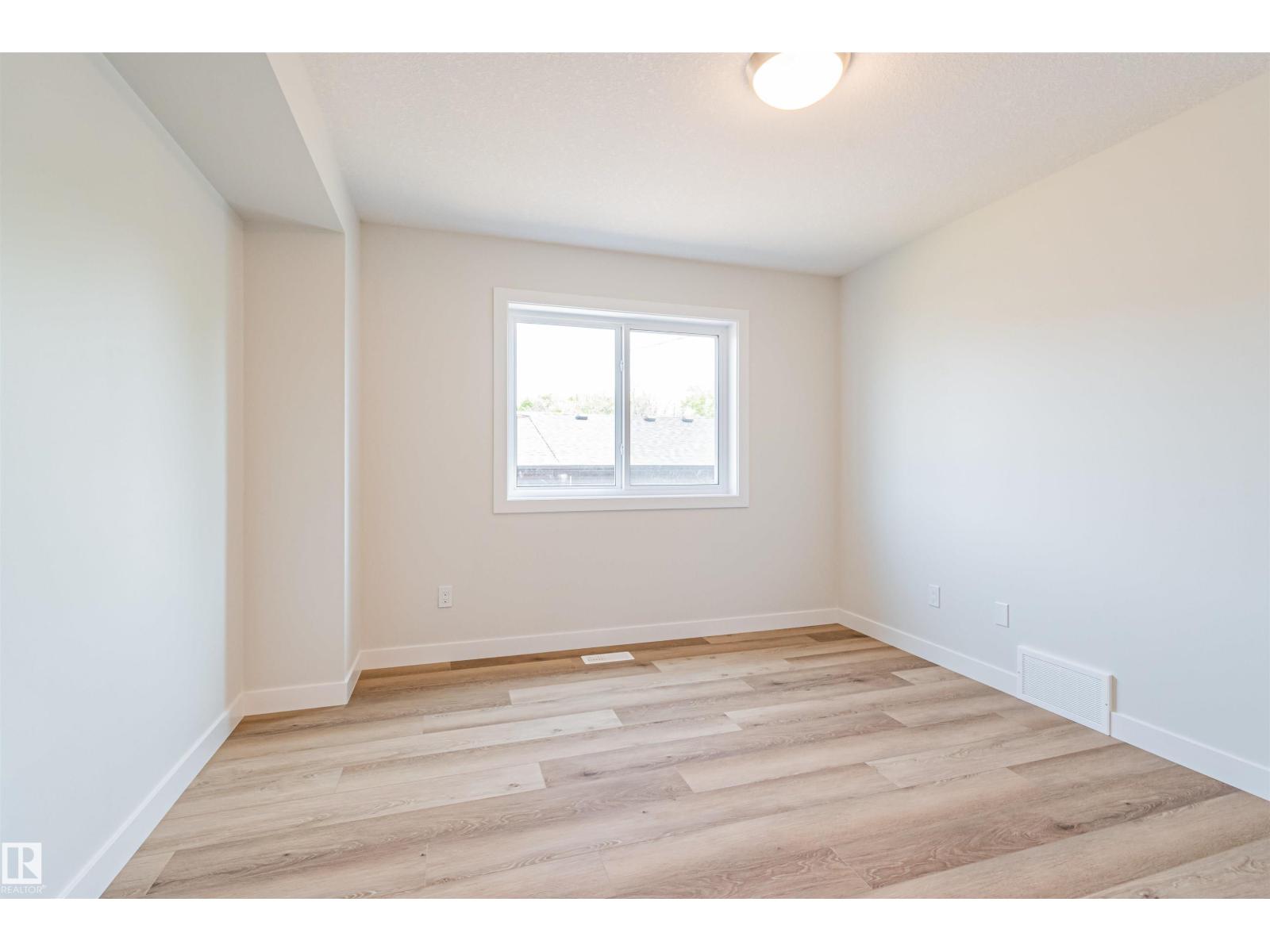 Photo 16 of 12125 88 St Nw, Edmonton AB