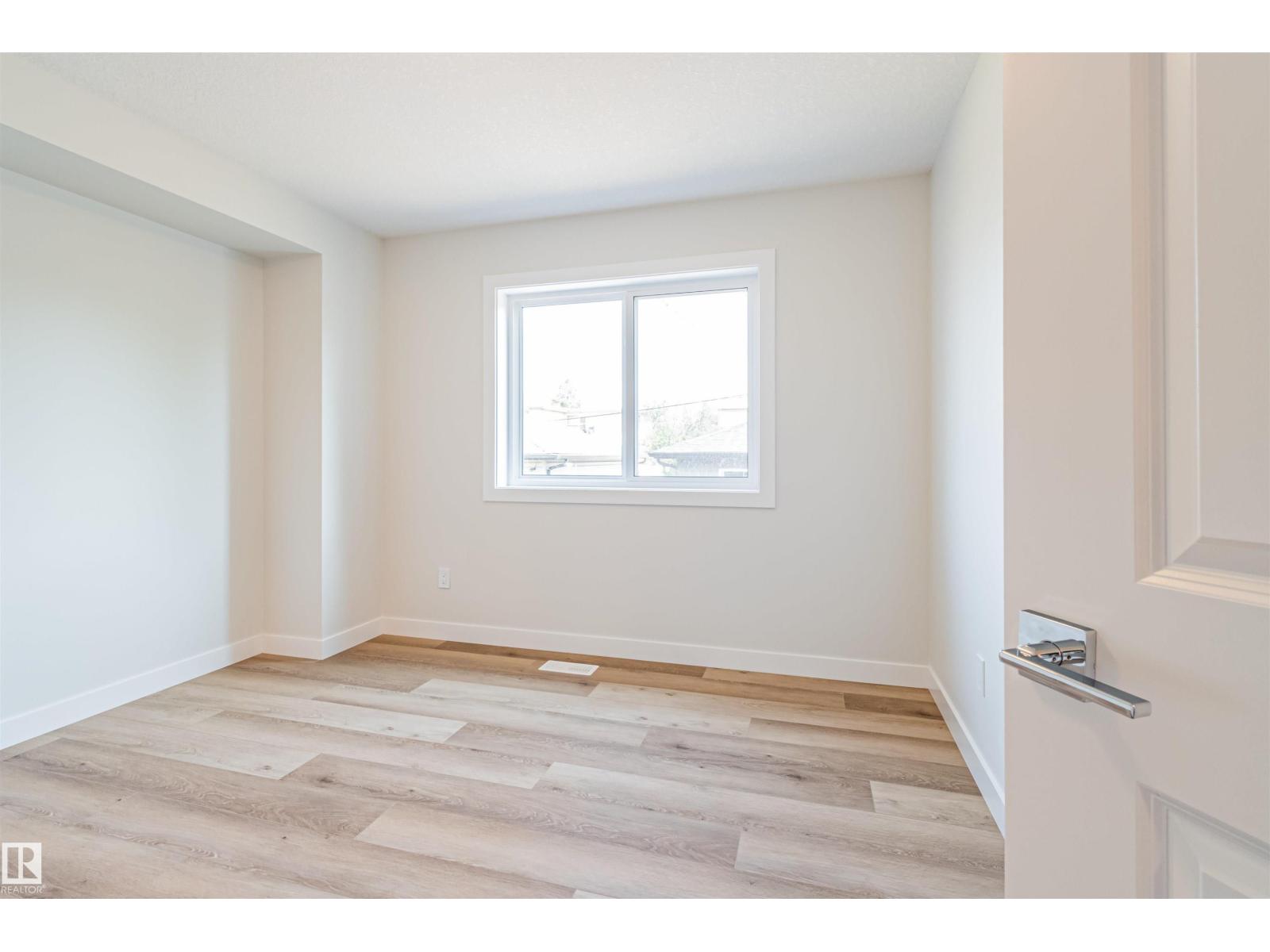Photo 17 of 12125 88 St Nw, Edmonton AB