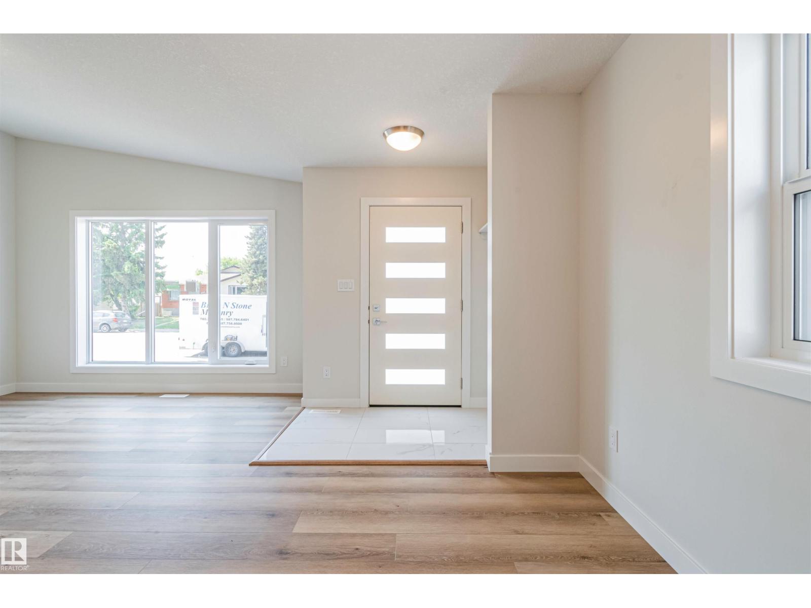 Photo 3 of 12125 88 St Nw, Edmonton AB