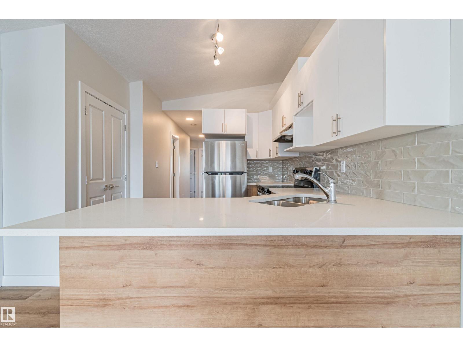 Photo 8 of 12125 88 St Nw, Edmonton AB
