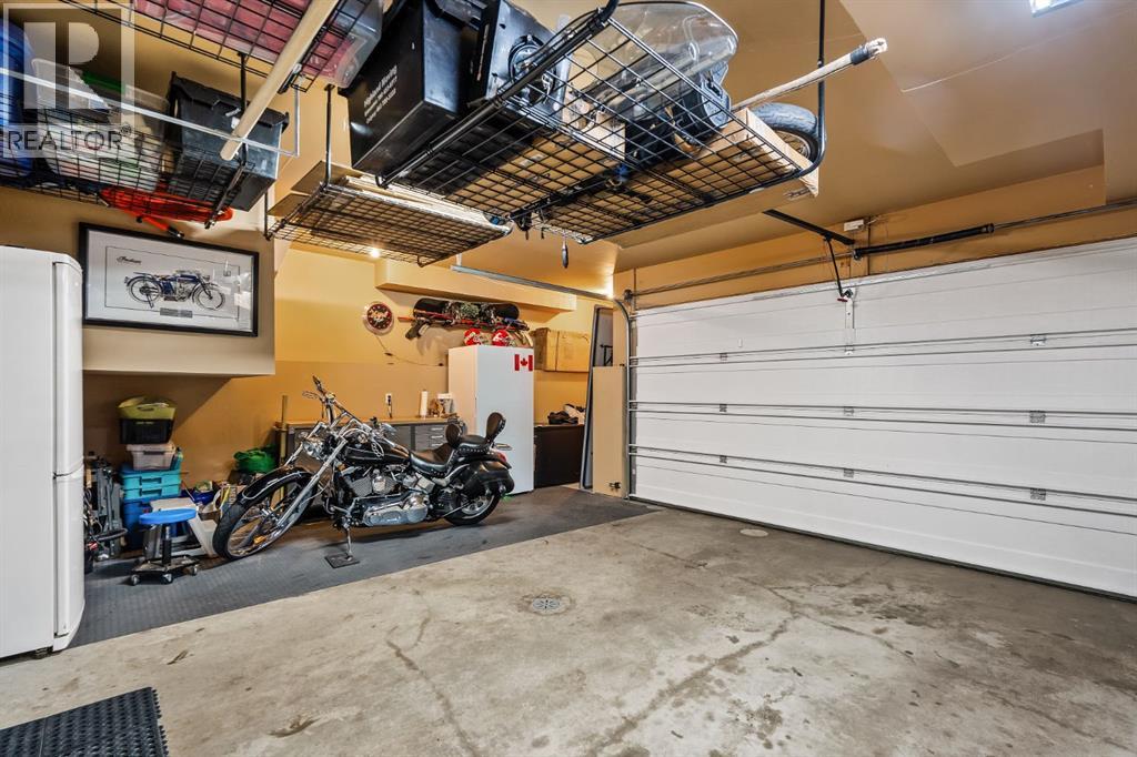 Single Family House for Sale in  Aspen Meadows Green SW Aspen Woods Calgary 