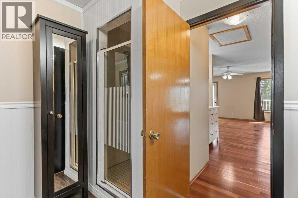 Single Family House for Sale in  Edgeland Road NW Edgemont Calgary 