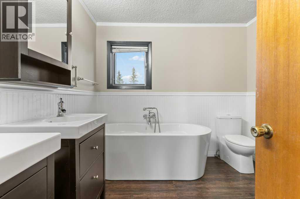 Single Family House for Sale in  Edgeland Road NW Edgemont Calgary 