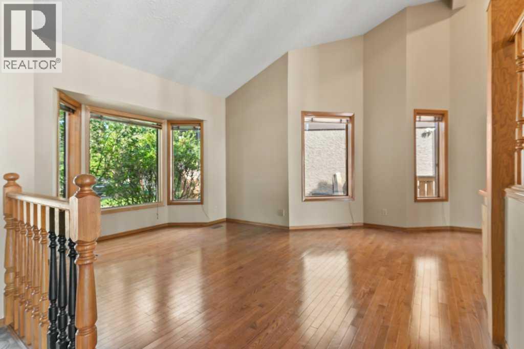 Single Family House for Sale in  Edgeland Road NW Edgemont Calgary 