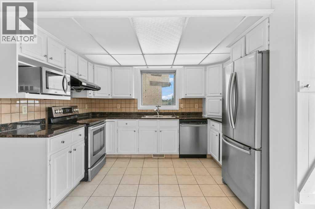 Single Family House for Sale in  Edgeland Road NW Edgemont Calgary 