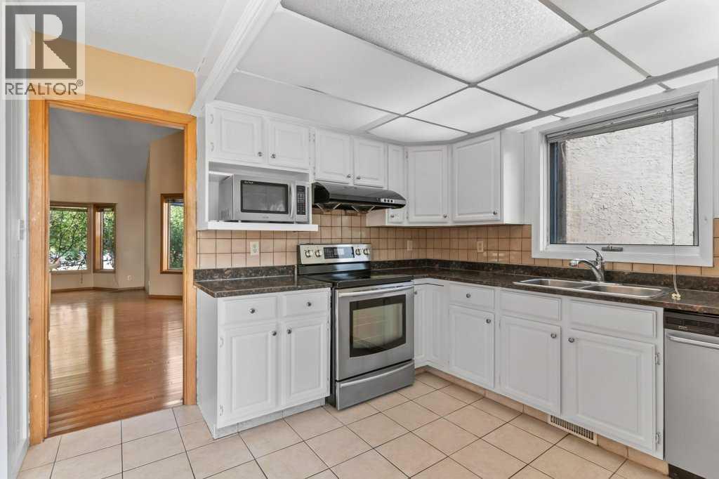 Single Family House for Sale in  Edgeland Road NW Edgemont Calgary 