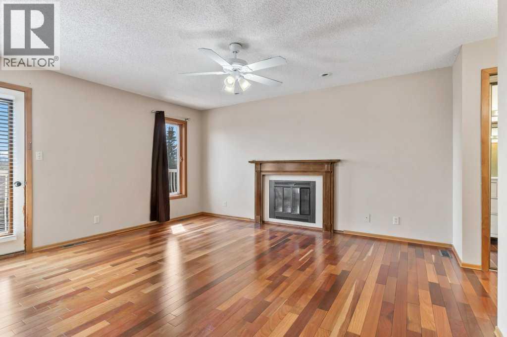 Single Family House for Sale in  Edgeland Road NW Edgemont Calgary 