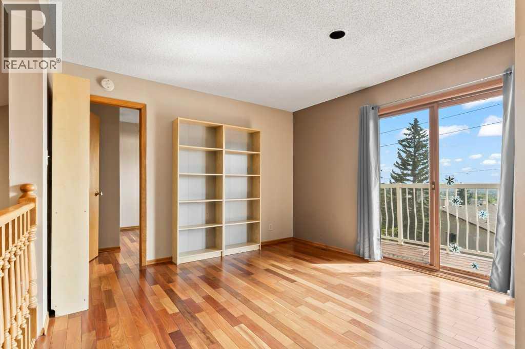 Single Family House for Sale in  Edgeland Road NW Edgemont Calgary 
