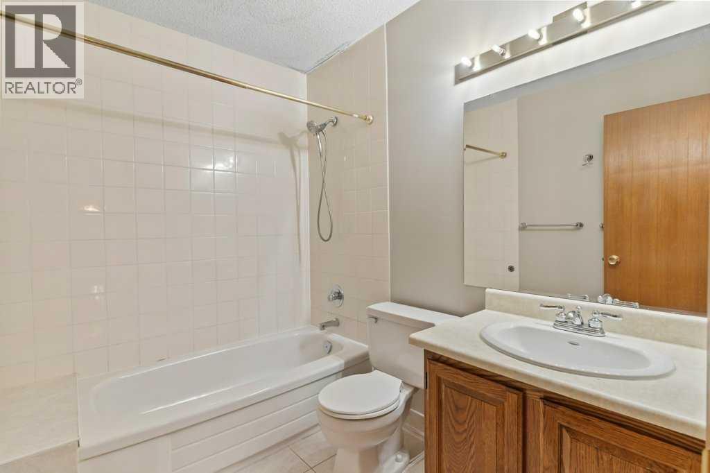 Single Family House for Sale in  Edgeland Road NW Edgemont Calgary 