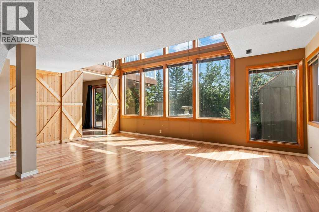 Single Family House for Sale in  Edgeland Road NW Edgemont Calgary 