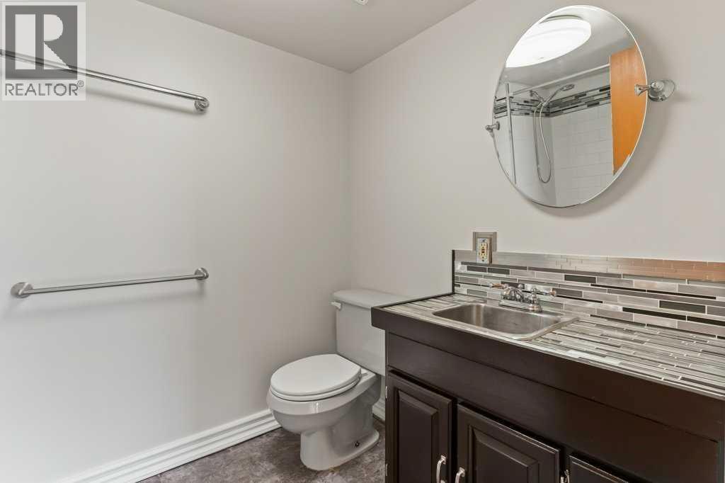 Single Family House for Sale in  Edgeland Road NW Edgemont Calgary 