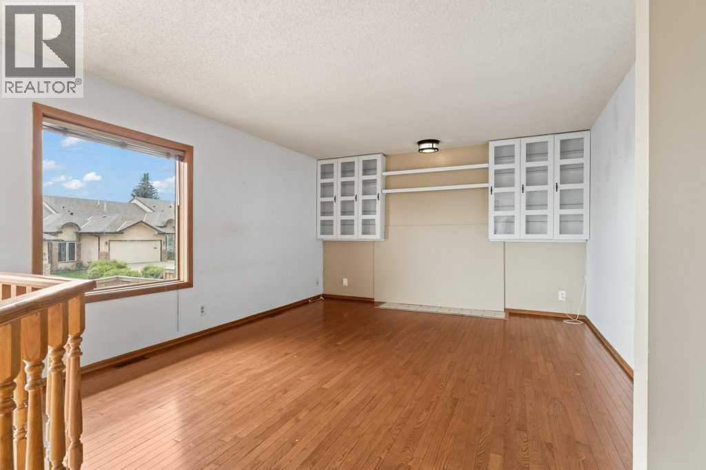 Single Family House for Sale in  Edgeland Road NW Edgemont Calgary 