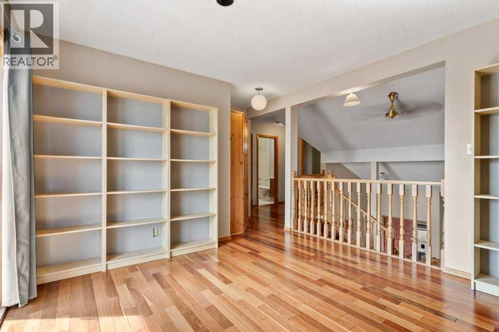 Single Family House for Sale in  Edgeland Road NW Edgemont Calgary 