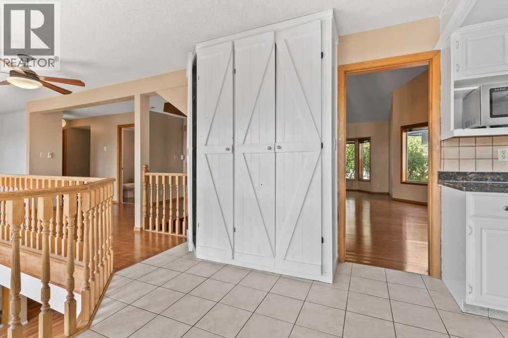 Single Family House for Sale in  Edgeland Road NW Edgemont Calgary 