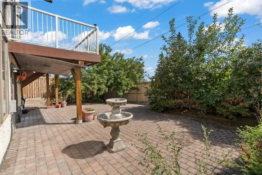 Single Family House for Sale in  Edgeland Road NW Edgemont Calgary 
