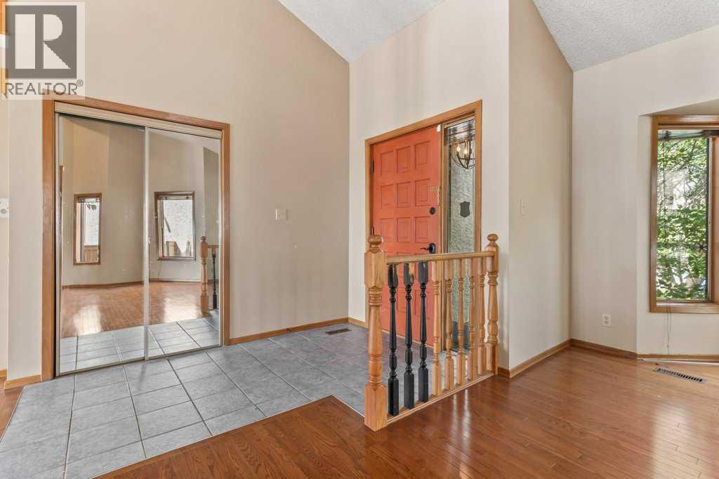 Single Family House for Sale in  Edgeland Road NW Edgemont Calgary 