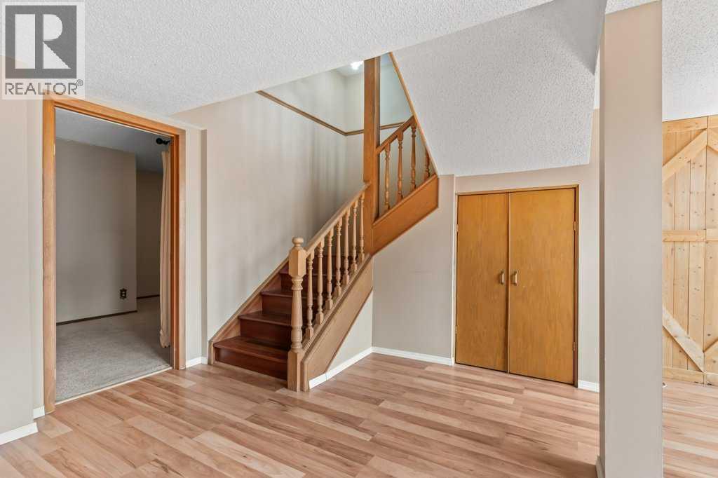 Single Family House for Sale in  Edgeland Road NW Edgemont Calgary 