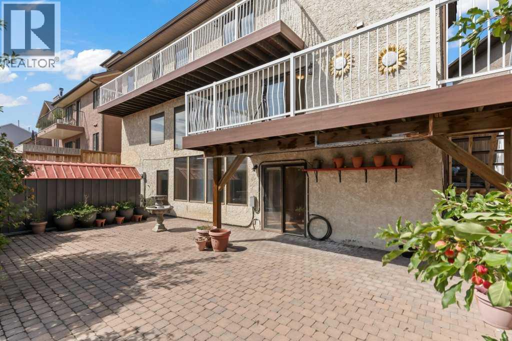 Single Family House for Sale in  Edgeland Road NW Edgemont Calgary 