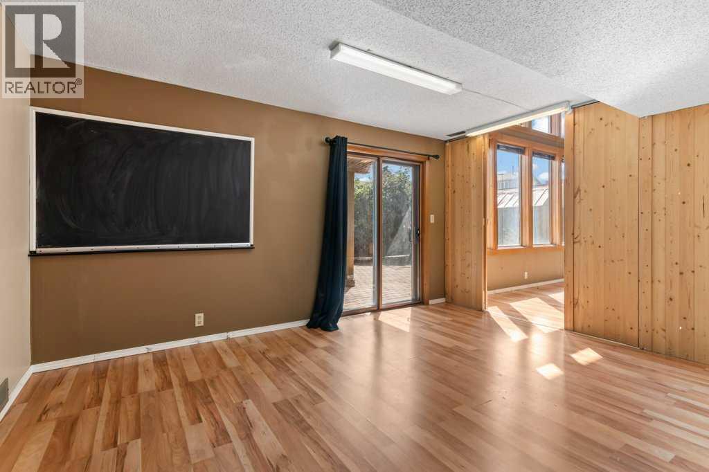 Single Family House for Sale in  Edgeland Road NW Edgemont Calgary 