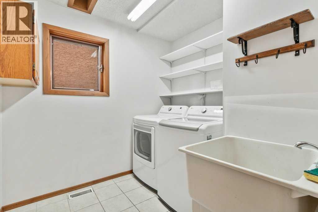 Single Family House for Sale in  Edgeland Road NW Edgemont Calgary 