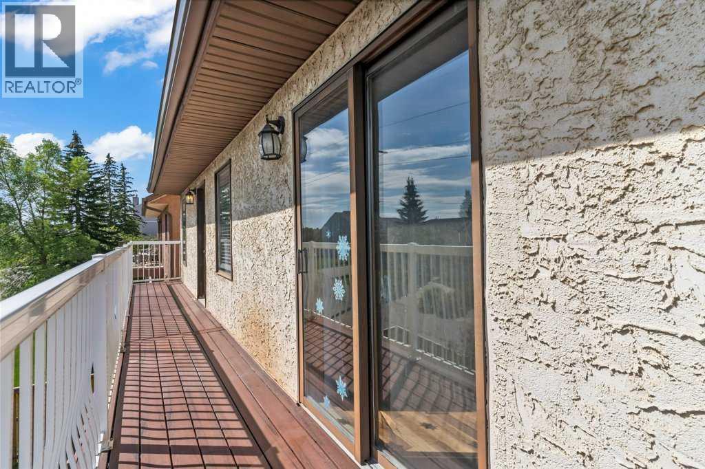 Single Family House for Sale in  Edgeland Road NW Edgemont Calgary 