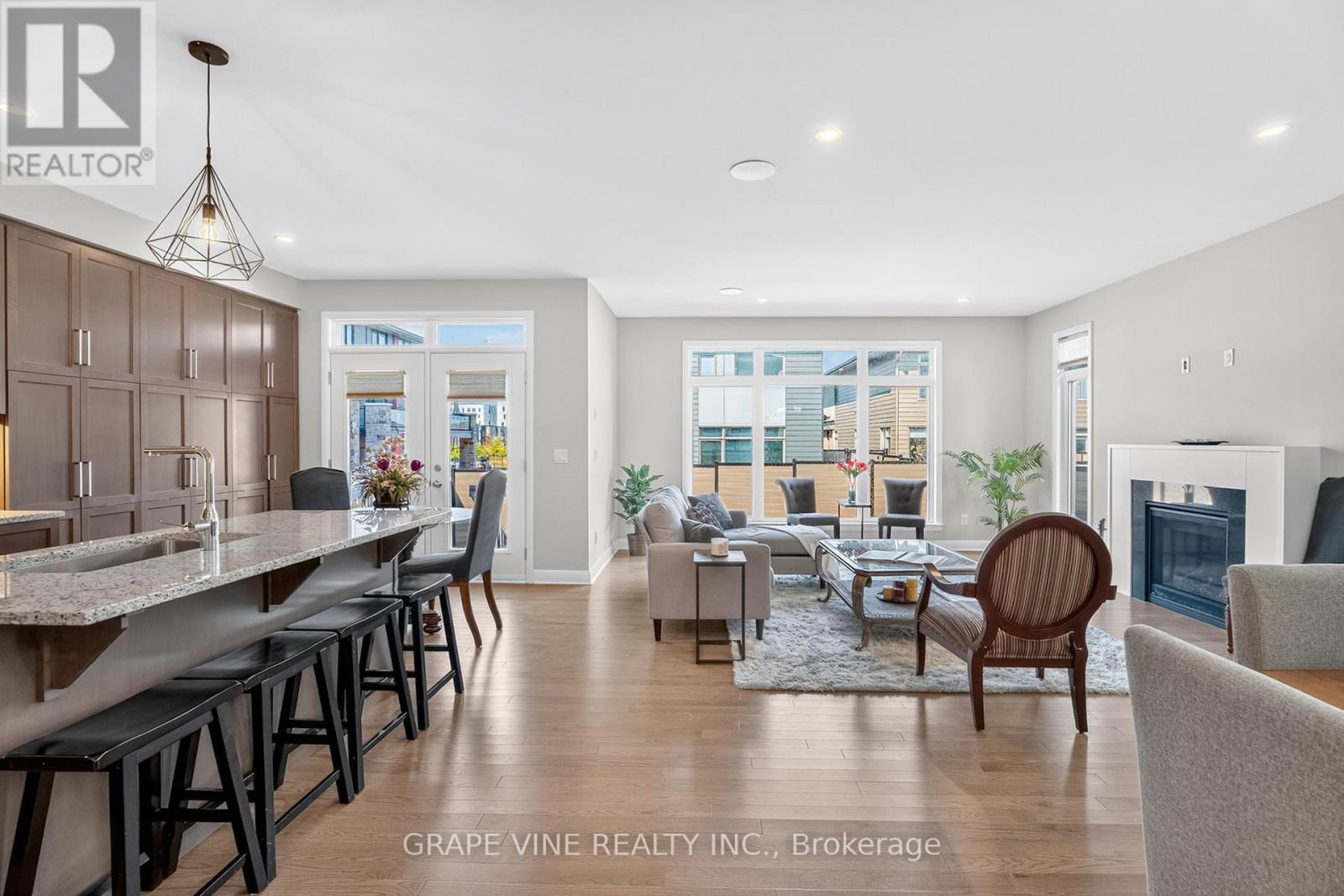 Photo 11 of 525 Pimiwidon Street, Ottawa ON