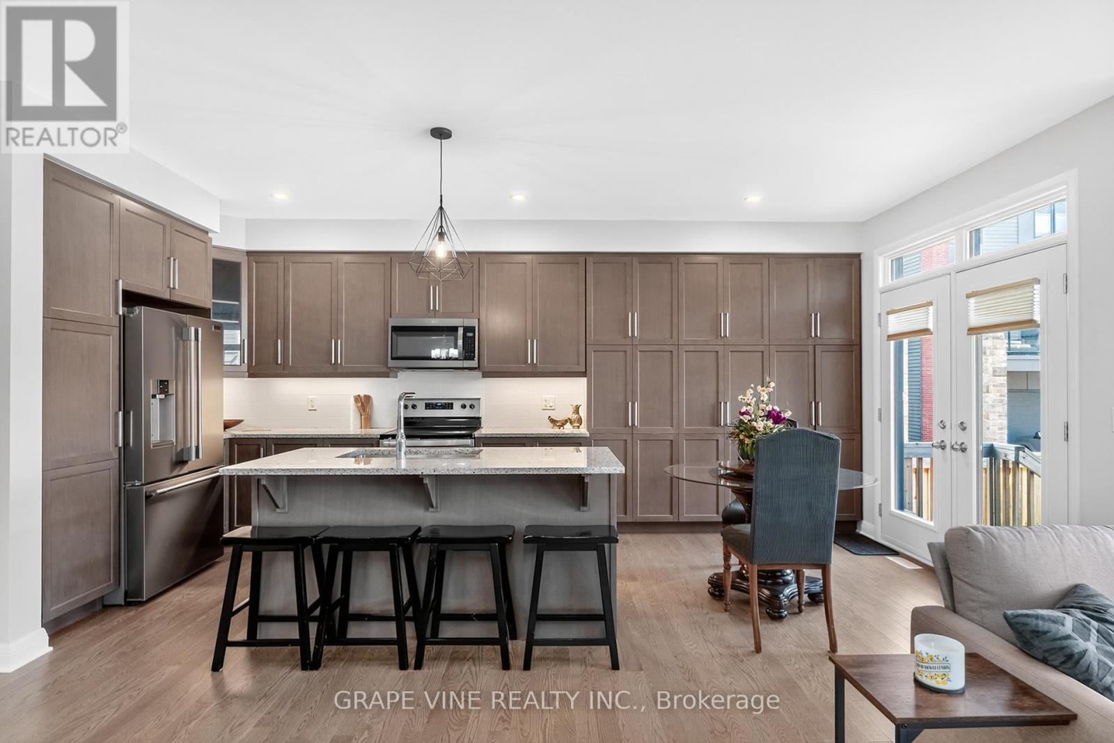 Photo 13 of 525 Pimiwidon Street, Ottawa ON