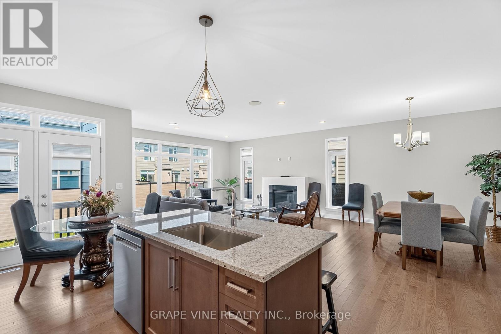 Photo 16 of 525 Pimiwidon Street, Ottawa ON