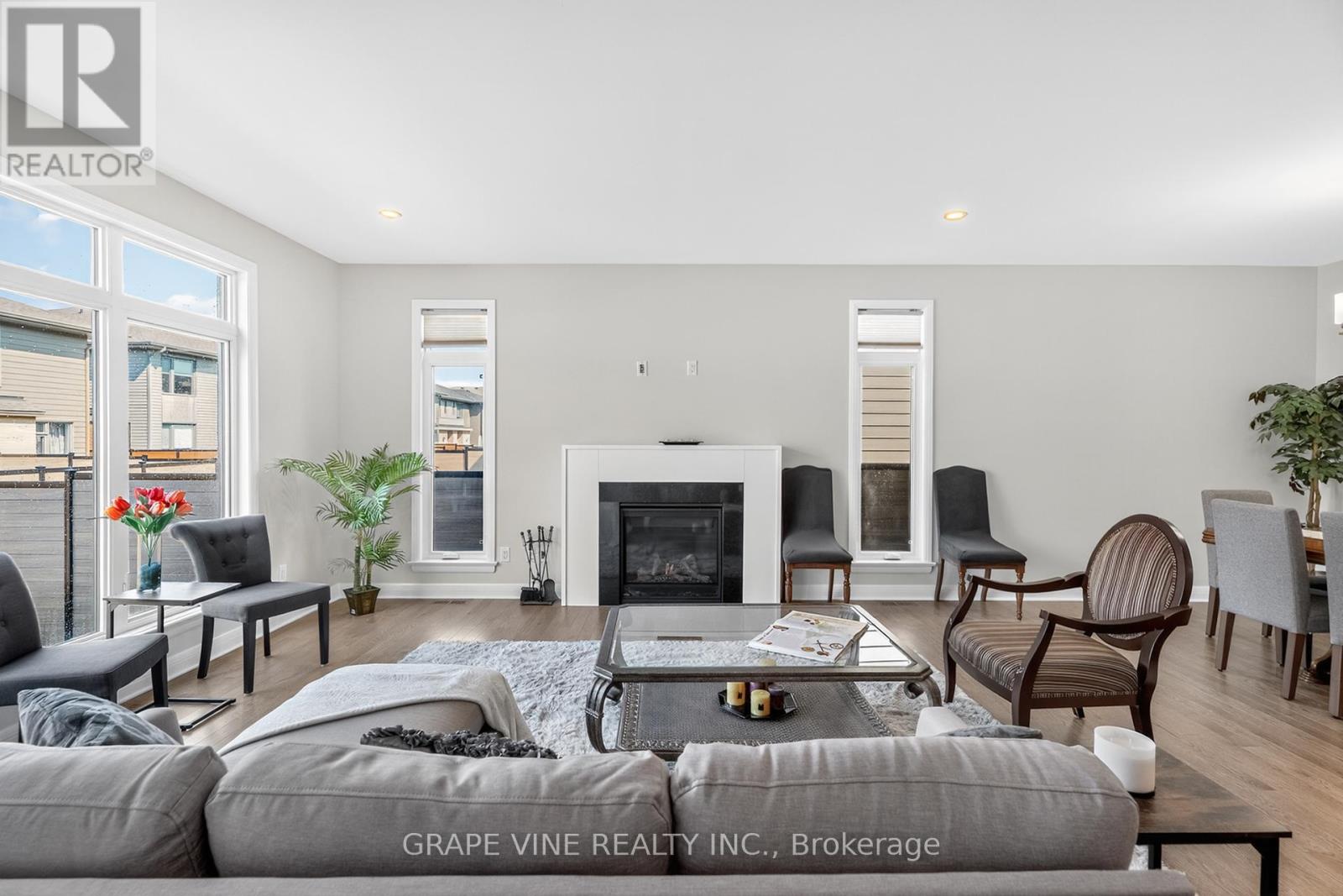 Photo 17 of 525 Pimiwidon Street, Ottawa ON