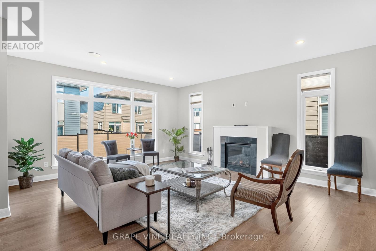 Photo 18 of 525 Pimiwidon Street, Ottawa ON