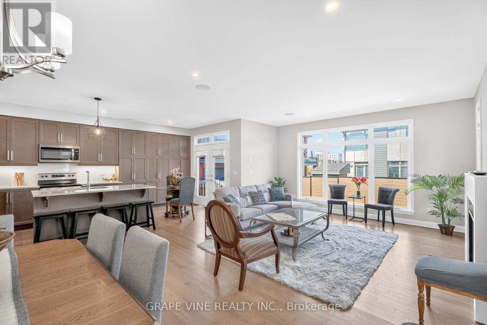 Photo 20 of 525 Pimiwidon Street, Ottawa ON