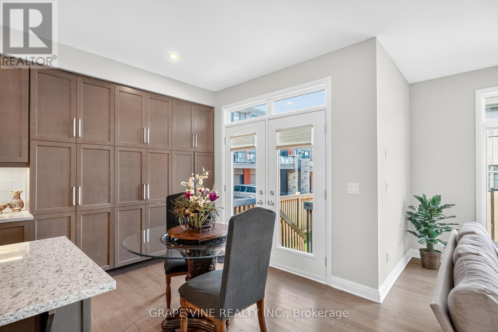 Photo 21 of 525 Pimiwidon Street, Ottawa ON