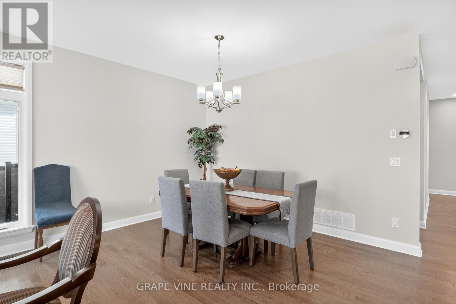 Photo 23 of 525 Pimiwidon Street, Ottawa ON