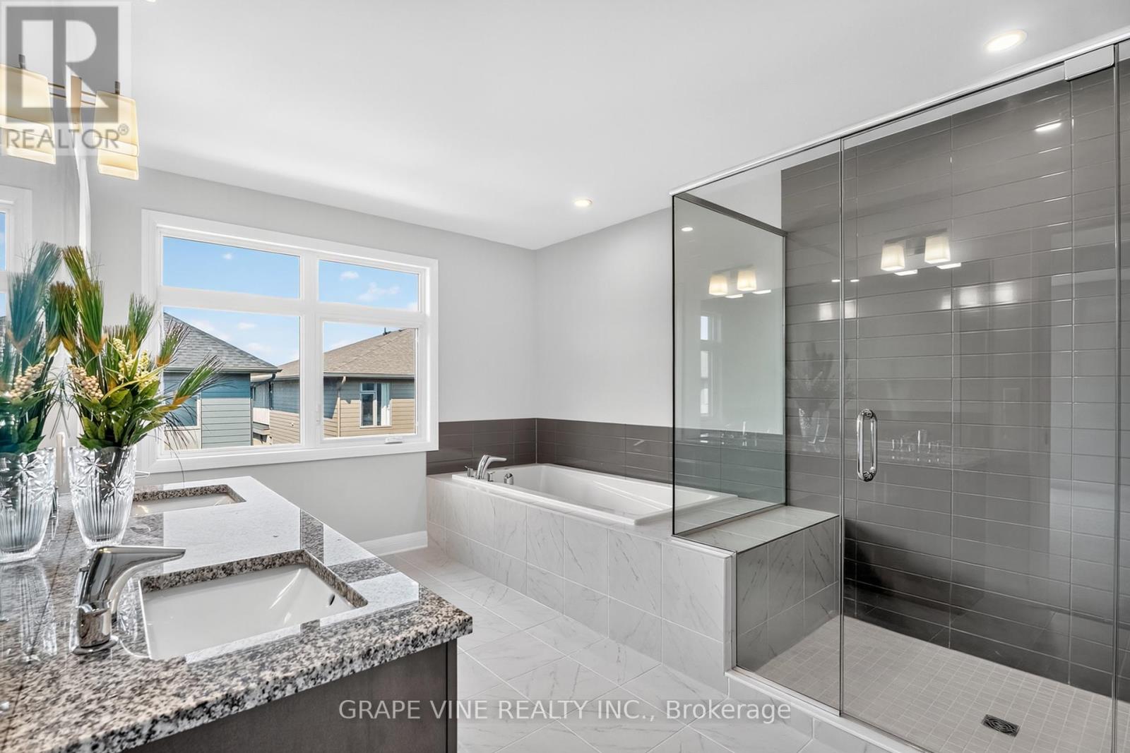 Photo 28 of 525 Pimiwidon Street, Ottawa ON