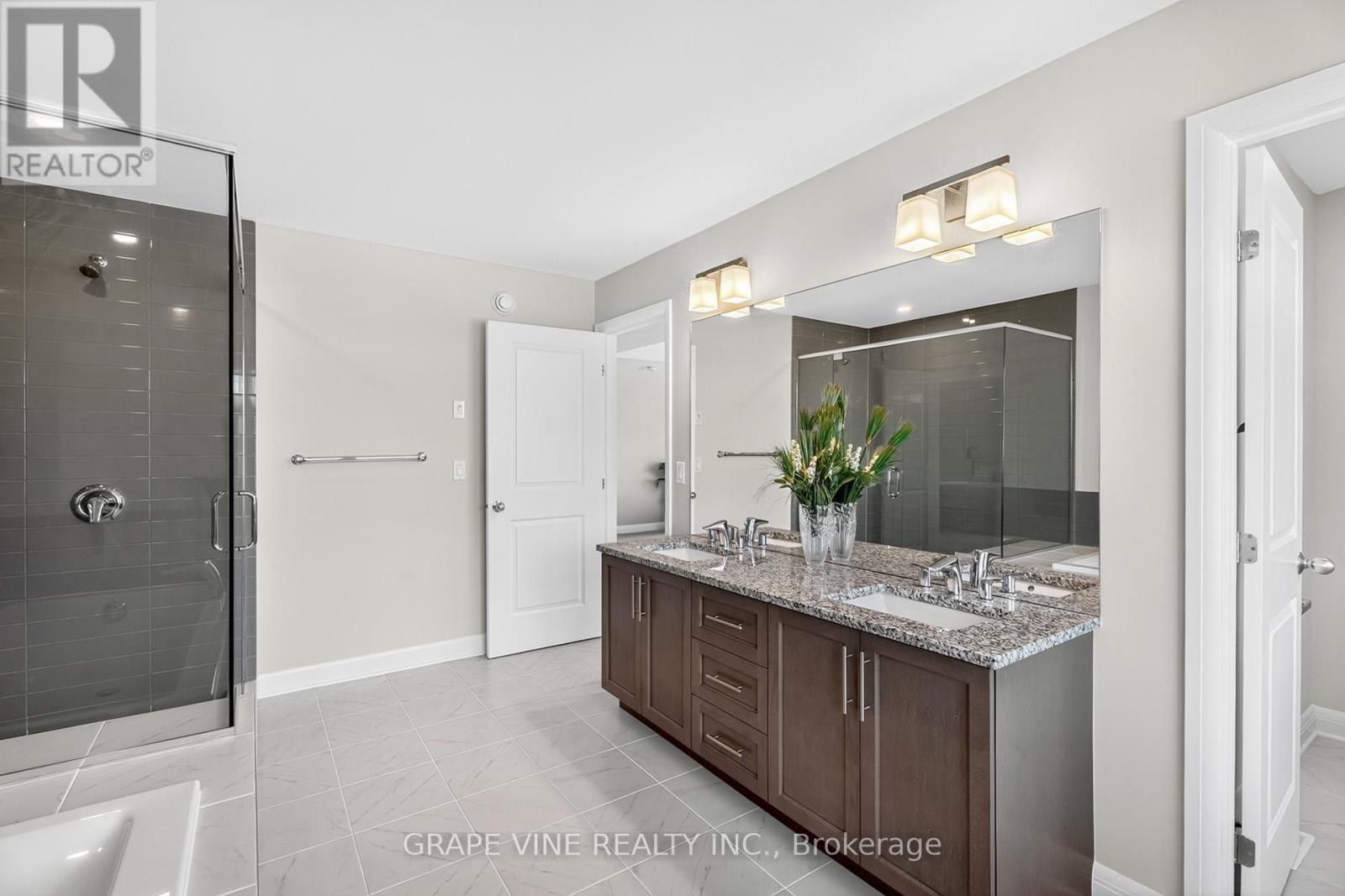 Photo 29 of 525 Pimiwidon Street, Ottawa ON