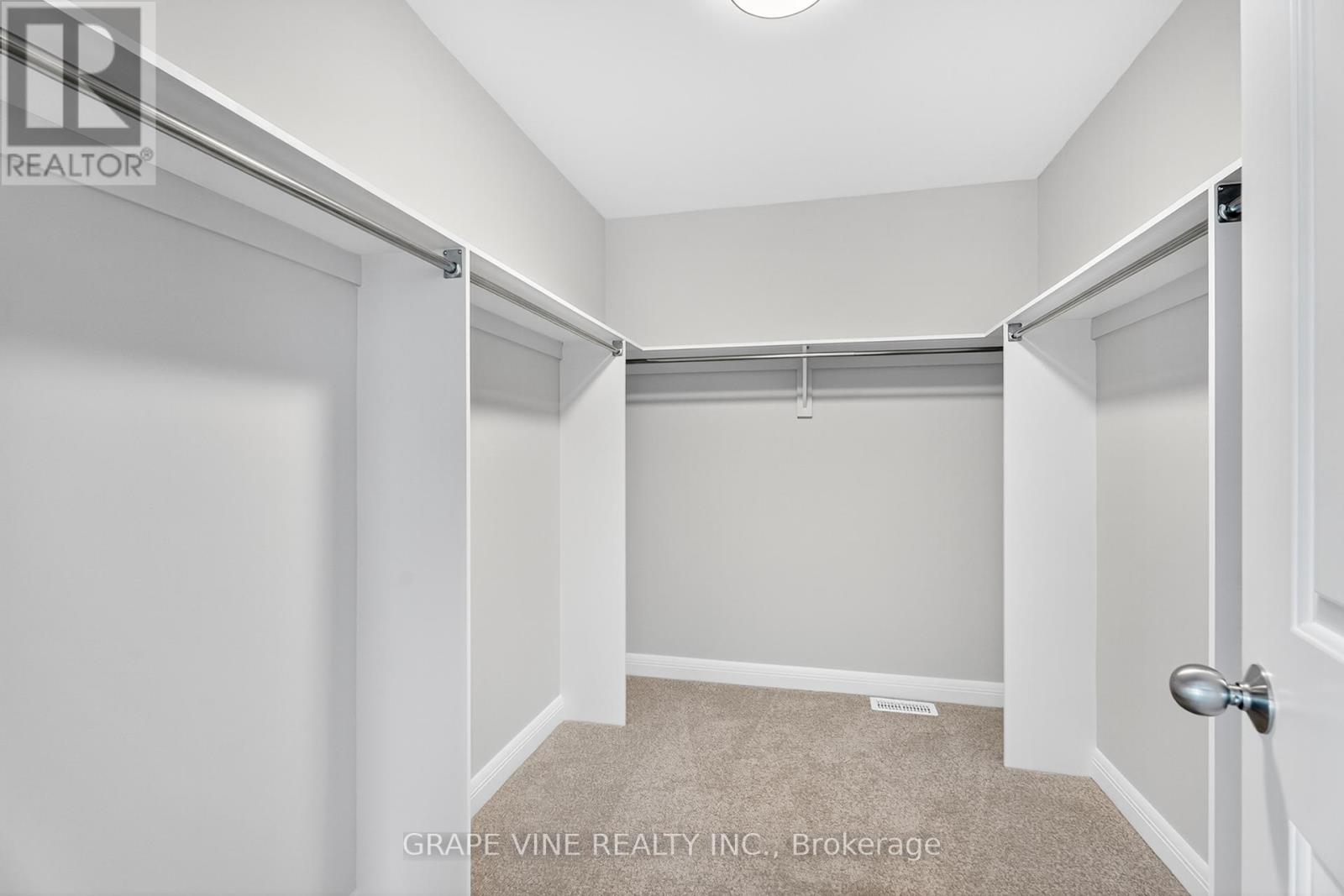 Photo 30 of 525 Pimiwidon Street, Ottawa ON