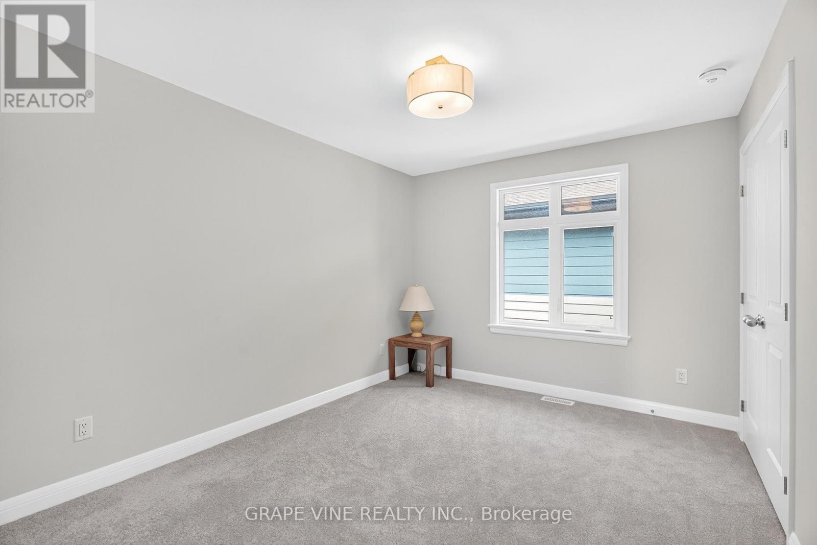 Photo 31 of 525 Pimiwidon Street, Ottawa ON