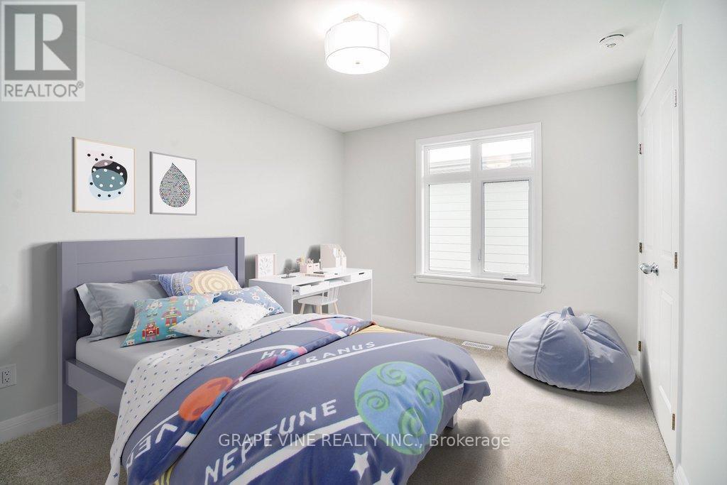 Photo 32 of 525 Pimiwidon Street, Ottawa ON